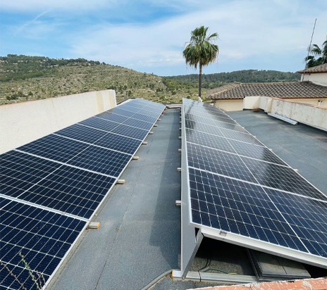 Hệ thống tấm pin mặt trời lai ba pha 10kw ở Tây Ban Nha